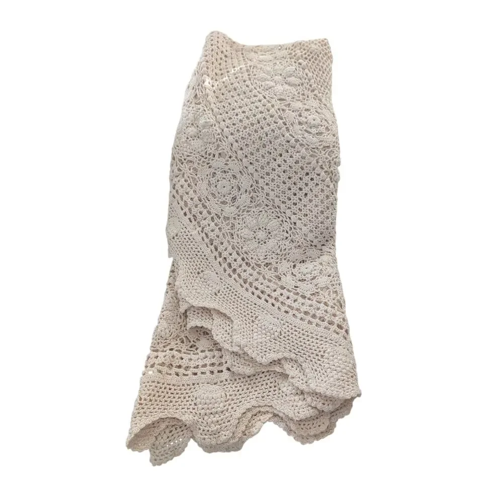 GORGEOUS VINTAGE FLORAL & LACE CREAM CROCHETED TABLECLOTH, CIRCULAR! 68